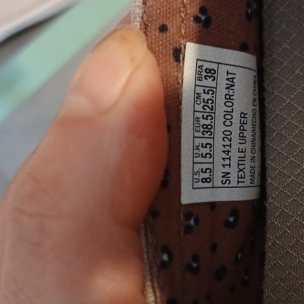 Bob's Skechers Air-cooled Arch Fit Size 8 1/2 - Picture 8 of 11